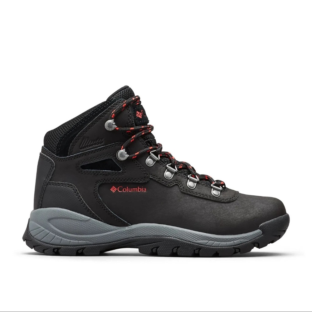 Columbia Women’s  Newton Ridge Black Hiking Boots. Size 7.5